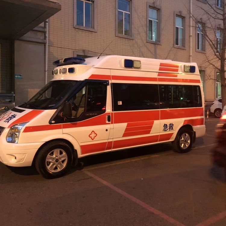 乌拉特前夜间租赁救护车护送病人转院：安全转运的 8 大核心注意事项